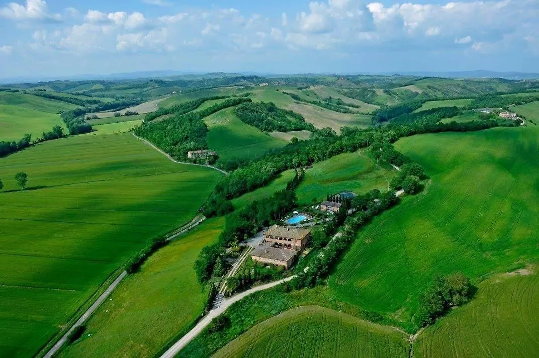 Cottage Con Piscina Immerso Nel Verde Delle Crete Senesi アッシャーノ