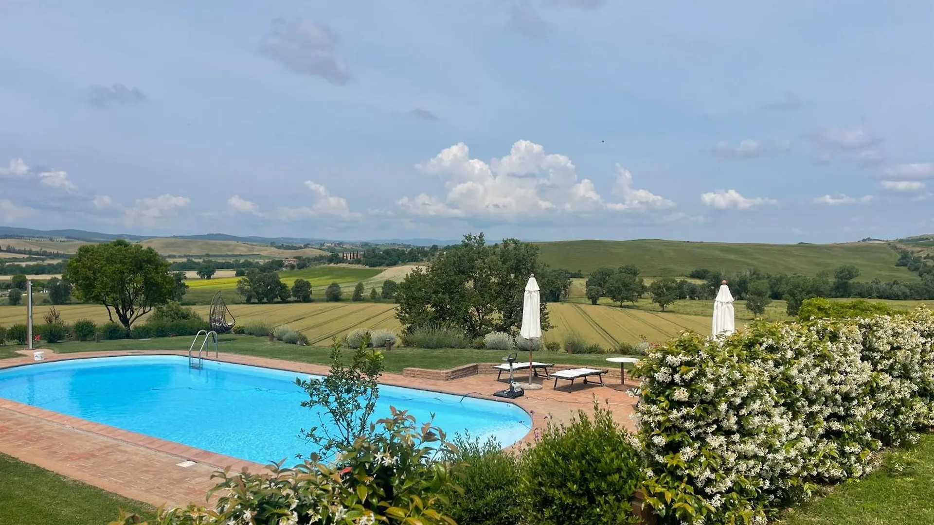 Cottage Con Piscina Immerso Nel Verde Delle Crete Senesi アッシャーノ 0*,  イタリア