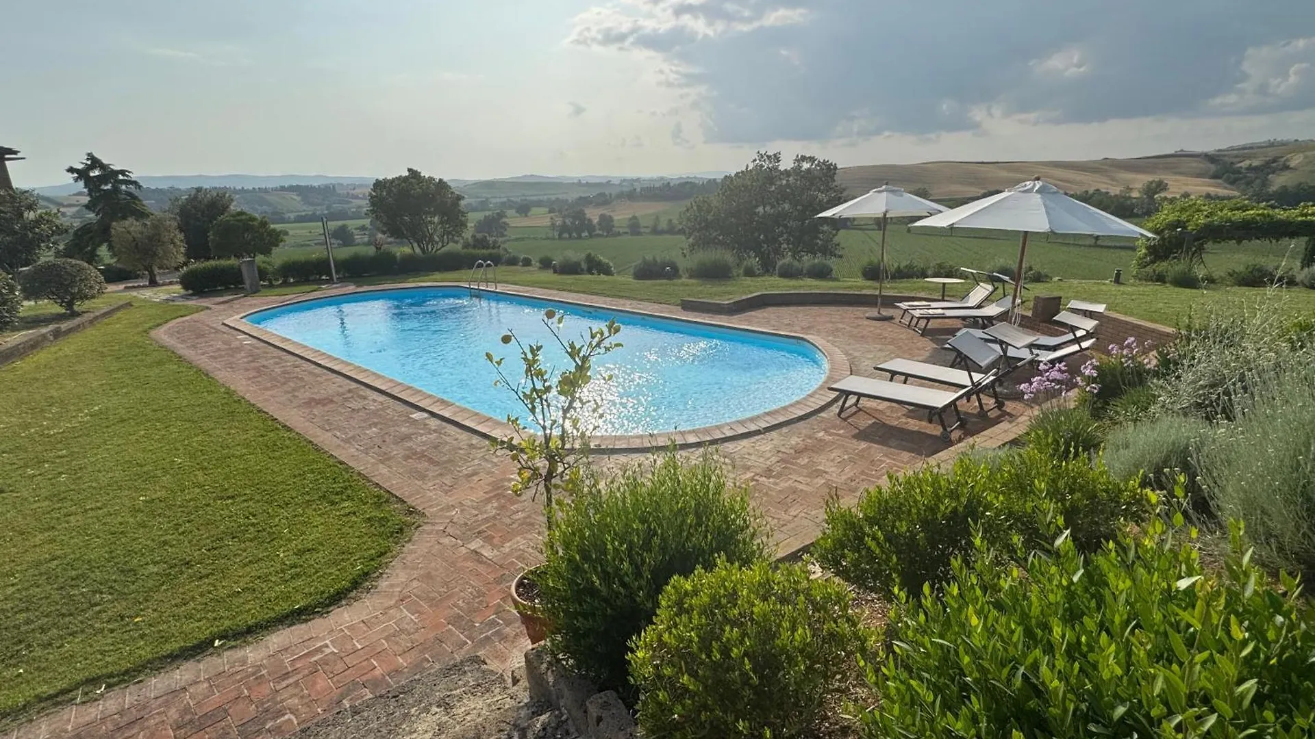アパート Cottage Con Piscina Immerso Nel Verde Delle Crete Senesi アッシャーノ