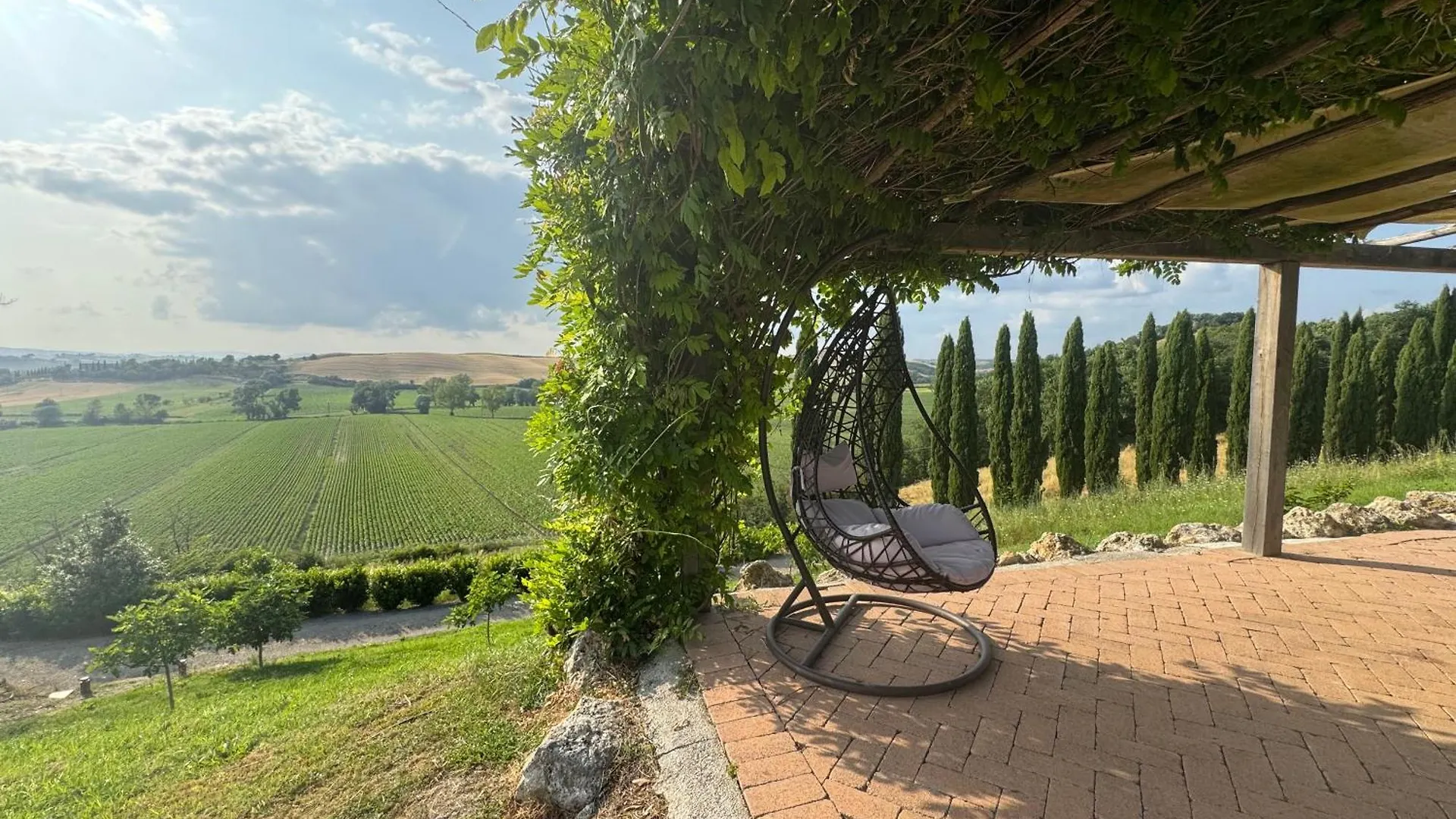 Cottage Con Piscina Immerso Nel Verde Delle Crete Senesi アッシャーノ 0*,  イタリア