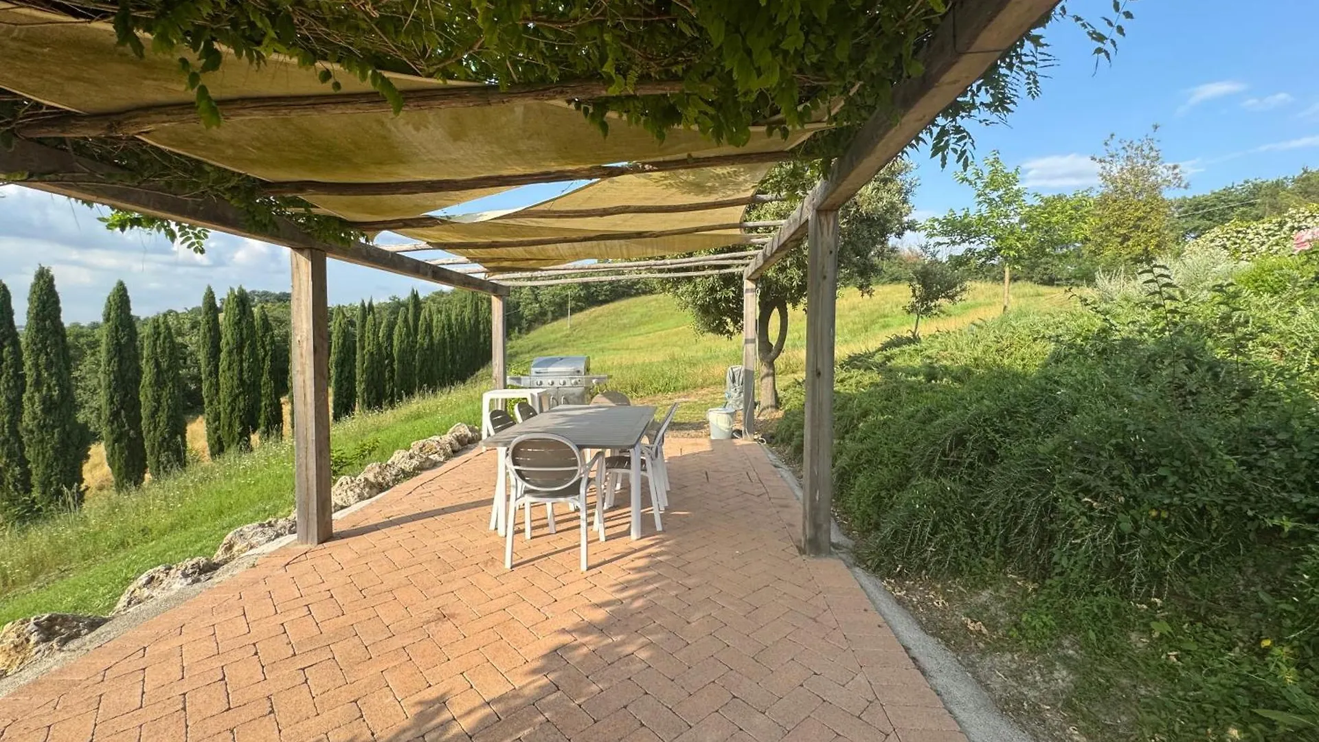 Cottage Con Piscina Immerso Nel Verde Delle Crete Senesi アッシャーノ