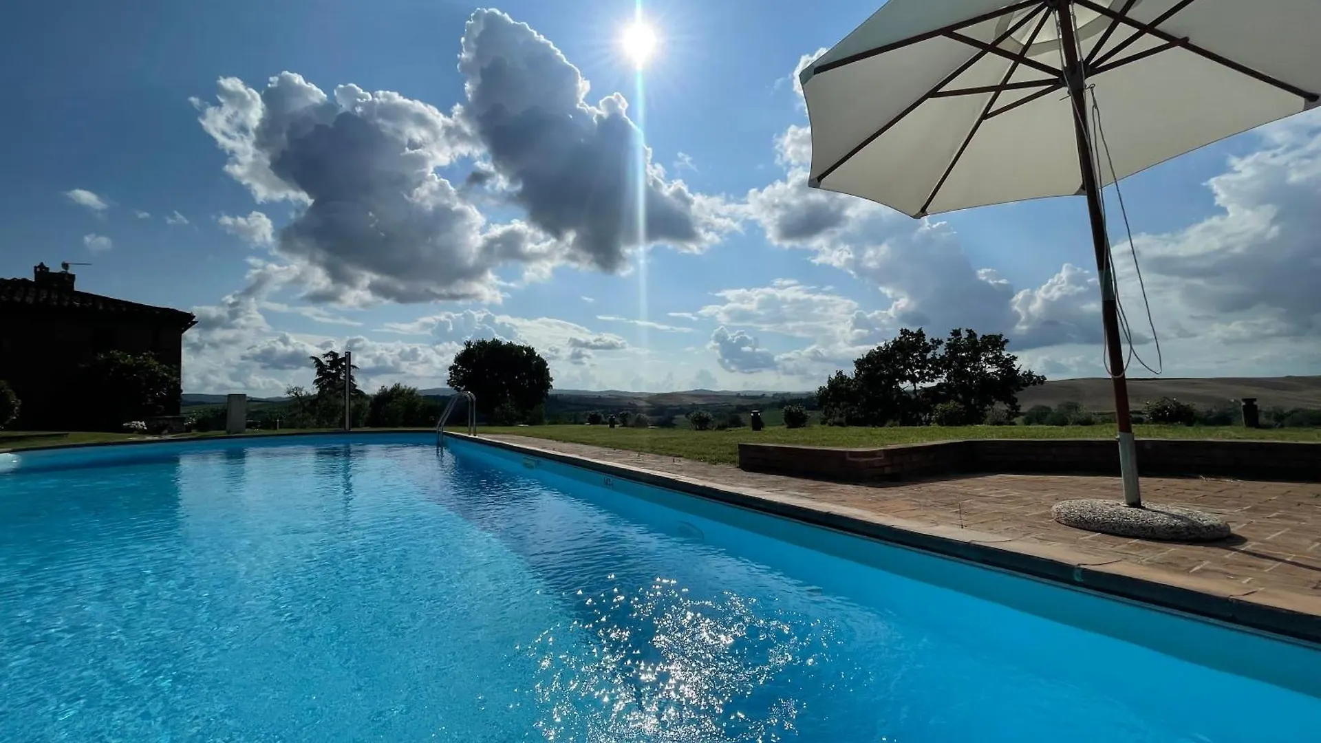 アパート Cottage Con Piscina Immerso Nel Verde Delle Crete Senesi アッシャーノ