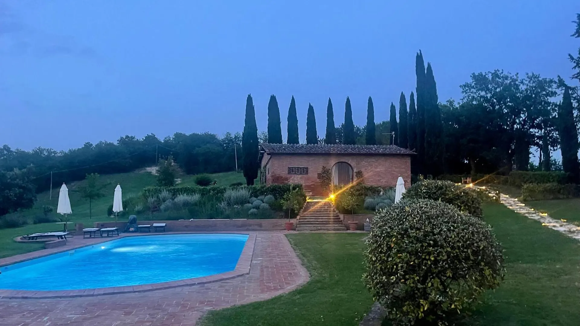 Cottage Con Piscina Immerso Nel Verde Delle Crete Senesi アッシャーノ アパート